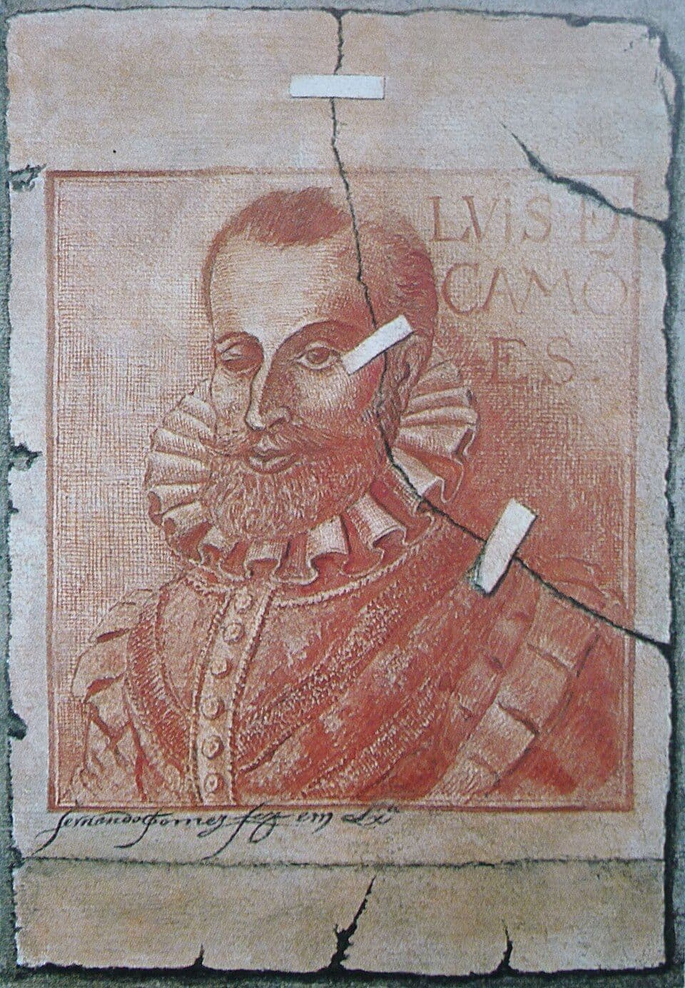 Retrato a sanguínea de Luís de Camões, de barba e gola de rufos, com o nome escrito ao lado